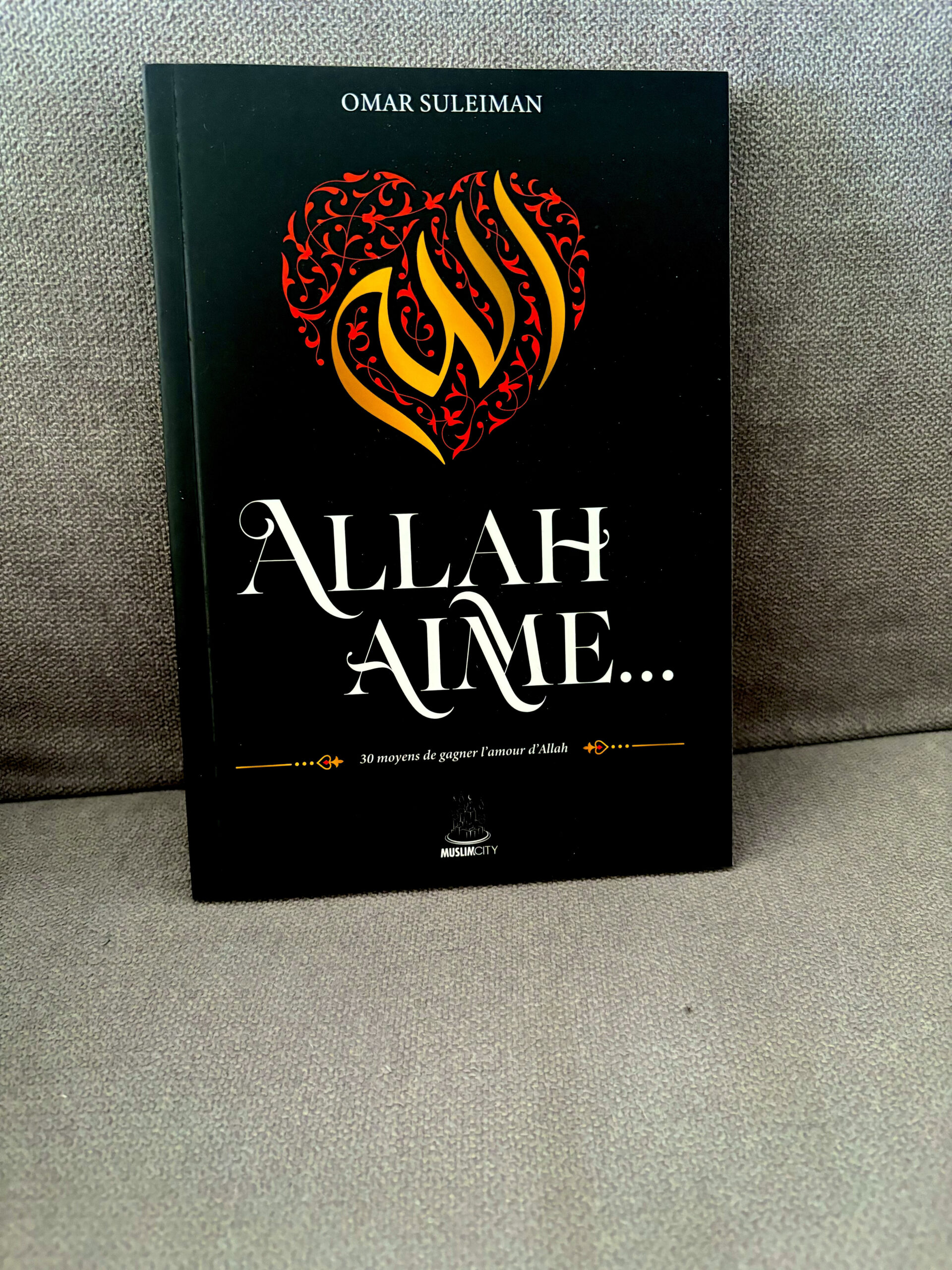 Allah aime Omar suleiman - livre islam - librairie musulmane Islam - Librairie musulmane en ligne - Omar Suleiman livre Allah aime Youtube - Librairie Sakin Avignon
